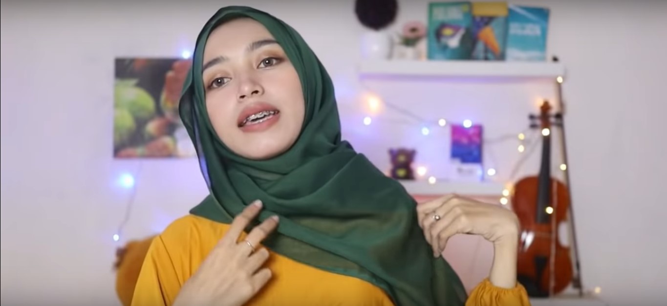 Tutorial Hijab Segitiga Buat Pesta