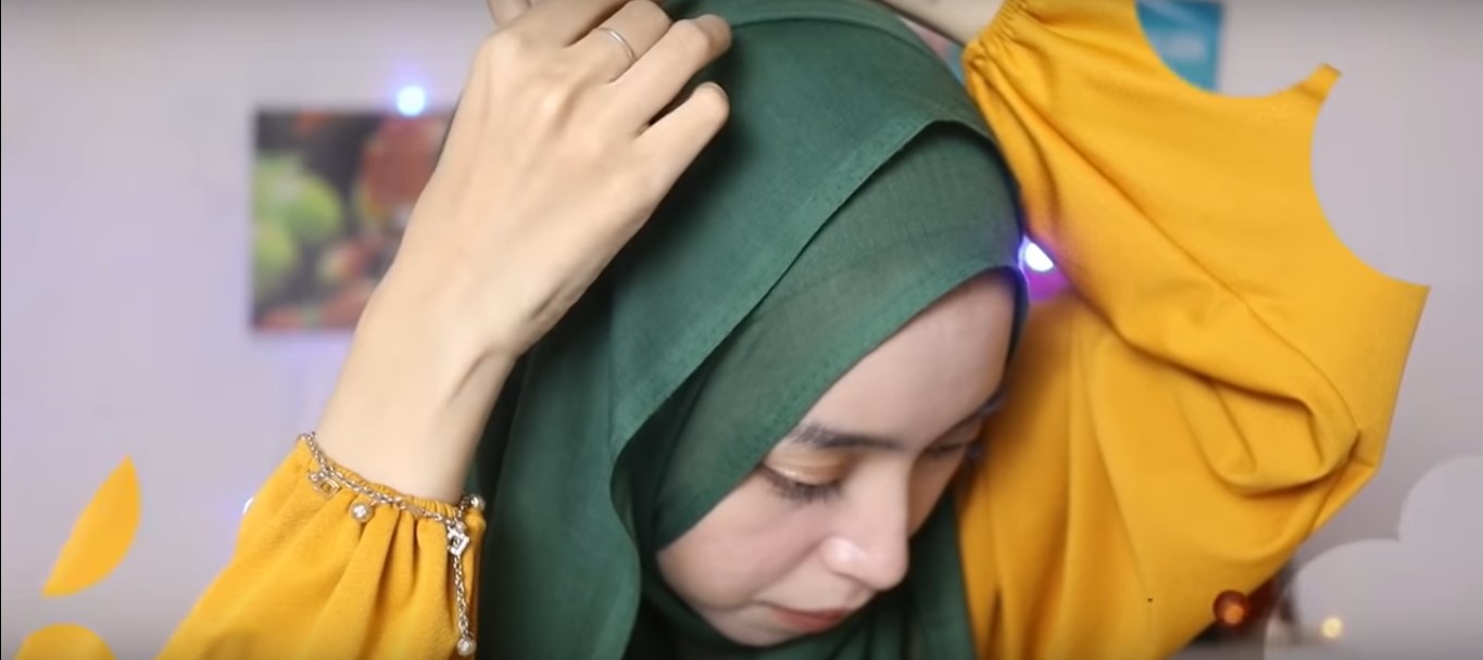 Tutorial Hijab Segitiga Dian Pelangi
