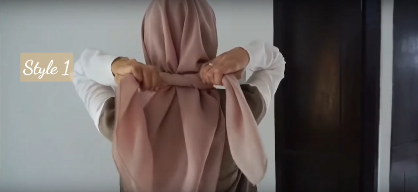 Tutorial Hijab Segitiga Satin