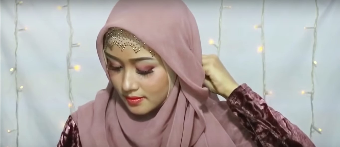 Tutorial Hijab Segitiga Untuk Ke Pesta