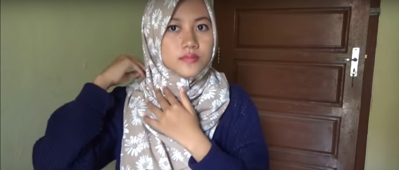 Tutorial Hijab Segitiga Untuk Kebaya