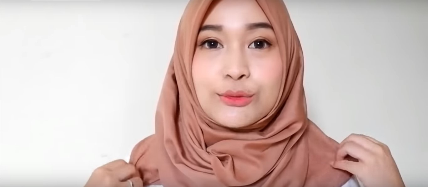 Tutorial Hijab Segitiga Wajah Bulat