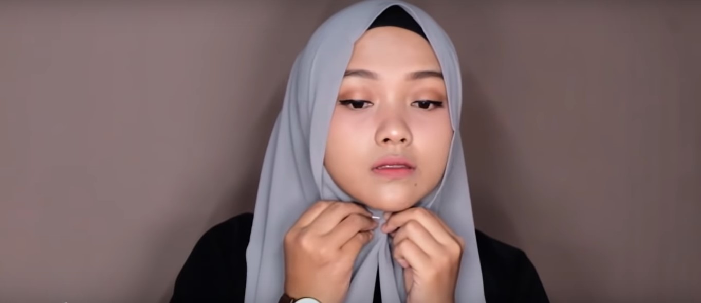Tutorial Hijab Simple Pashmina Untuk Kuliah