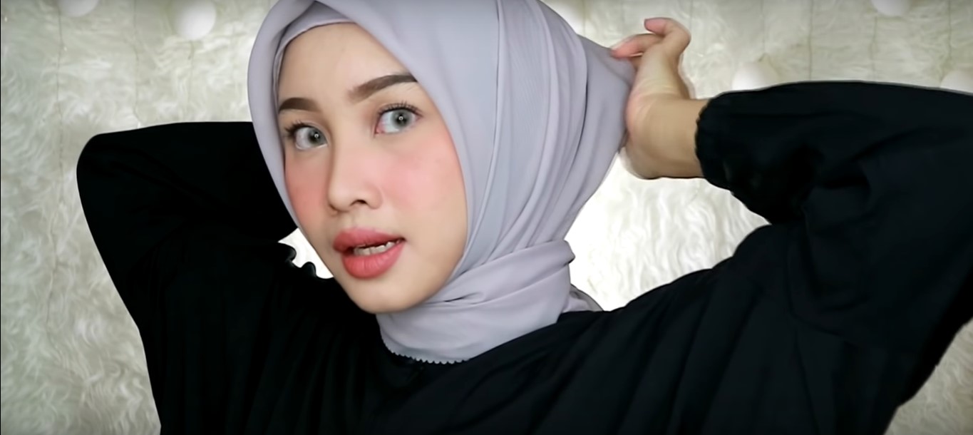 Tutorial Hijab Syar'i Untuk Wisuda