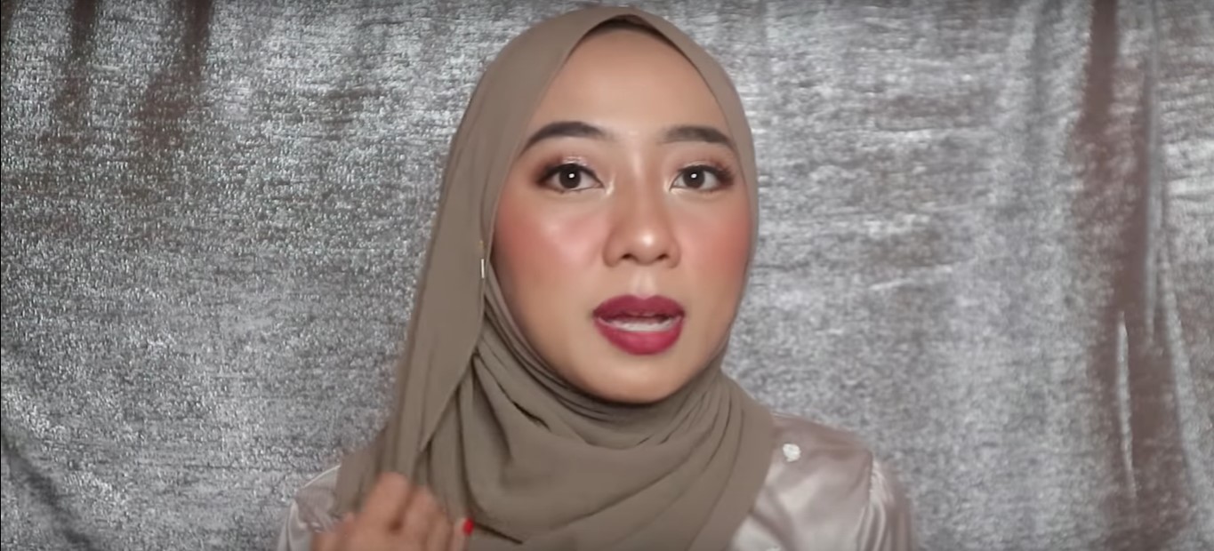 Tutorial Hijab Untuk Acara Wisuda