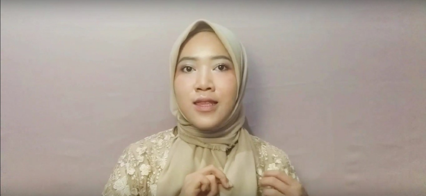 Tutorial Hijab Untuk Kebaya Wisuda