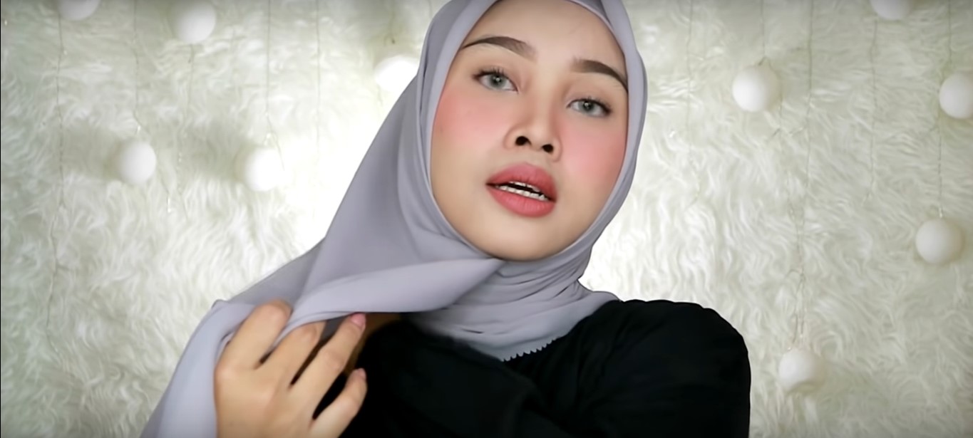 Tutorial Hijab Wisuda Modern