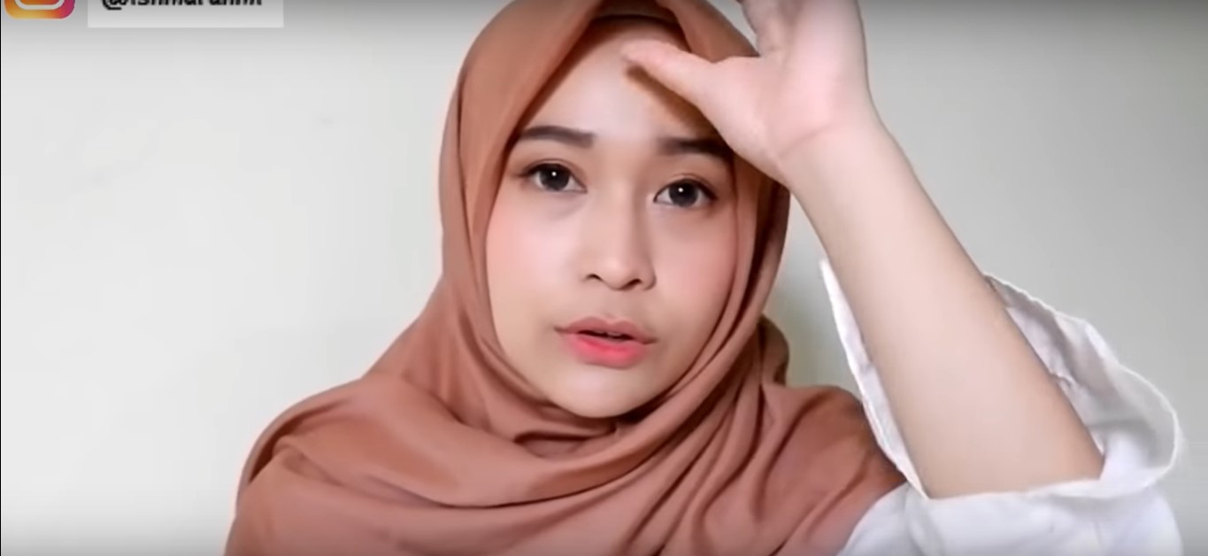 Tutorial Hijab Wisuda Simple