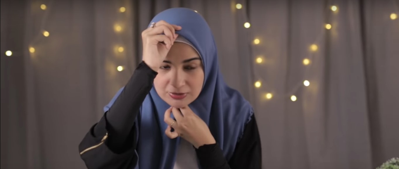 Tutorial Memakai Hijab Segi Empat