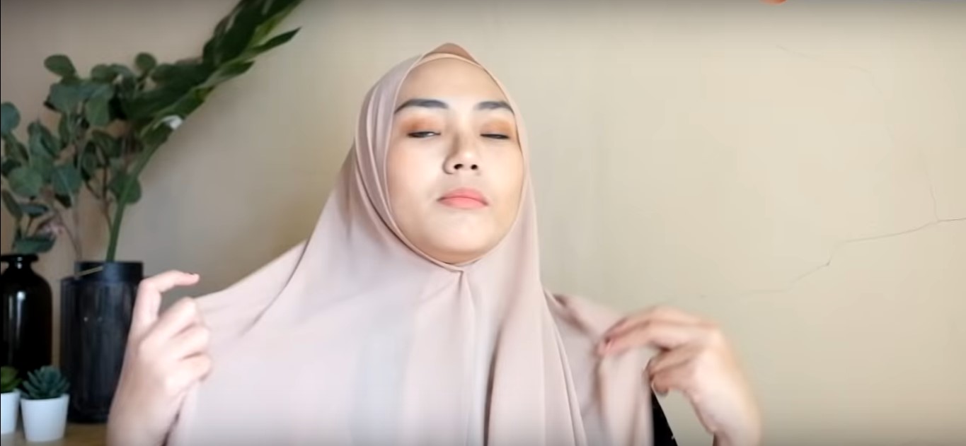 Video Tutorial Hijab Segi Empat Simple
