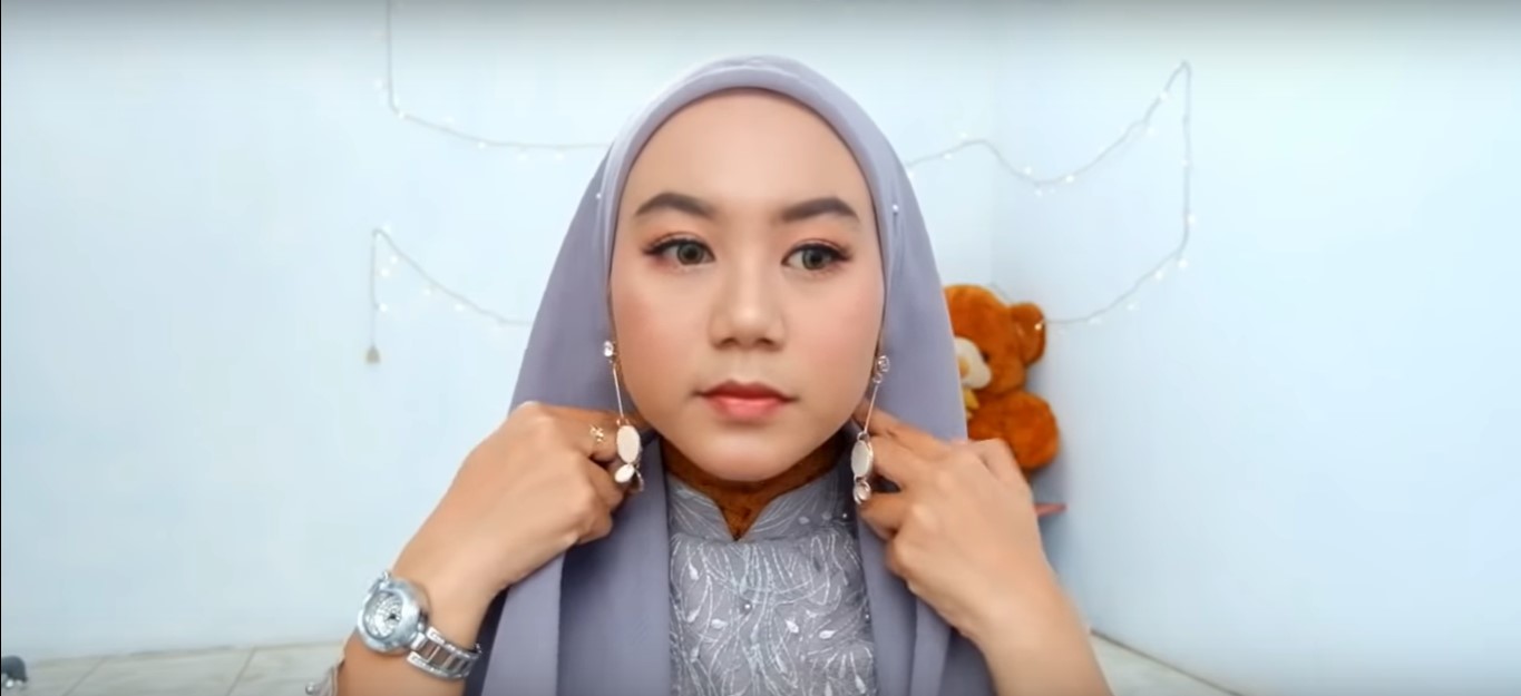 Video Tutorial Hijab Segitiga Simple