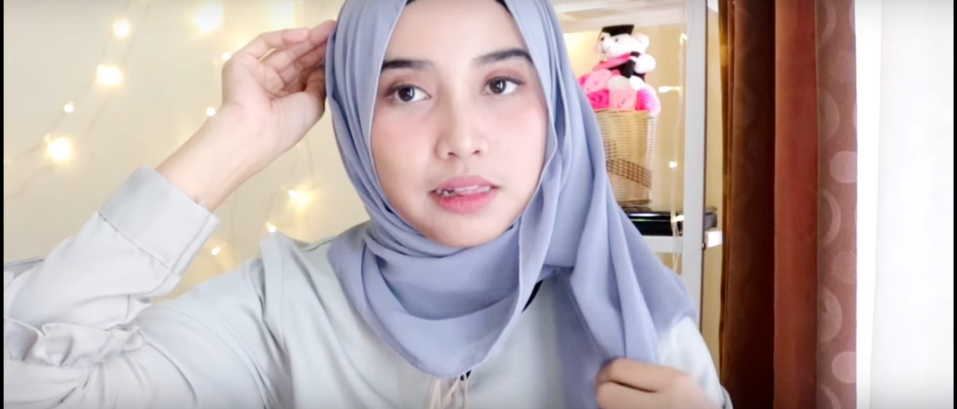 Video Tutorial Hijab Untuk Wisuda