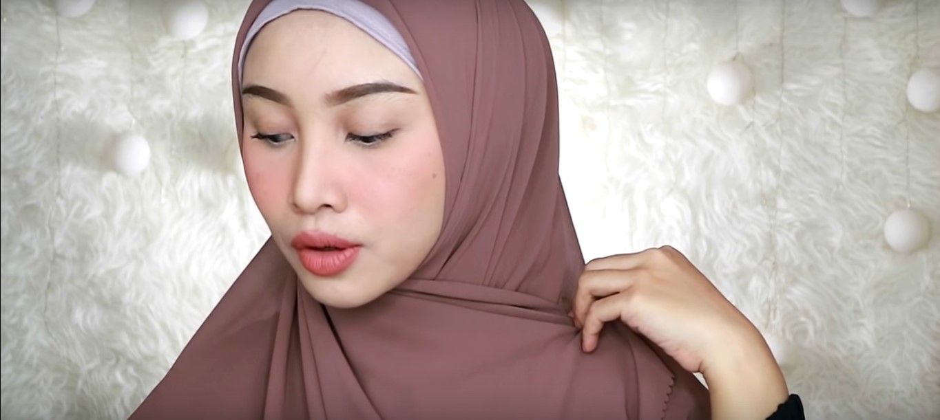 Video Tutorial Hijab Wisuda