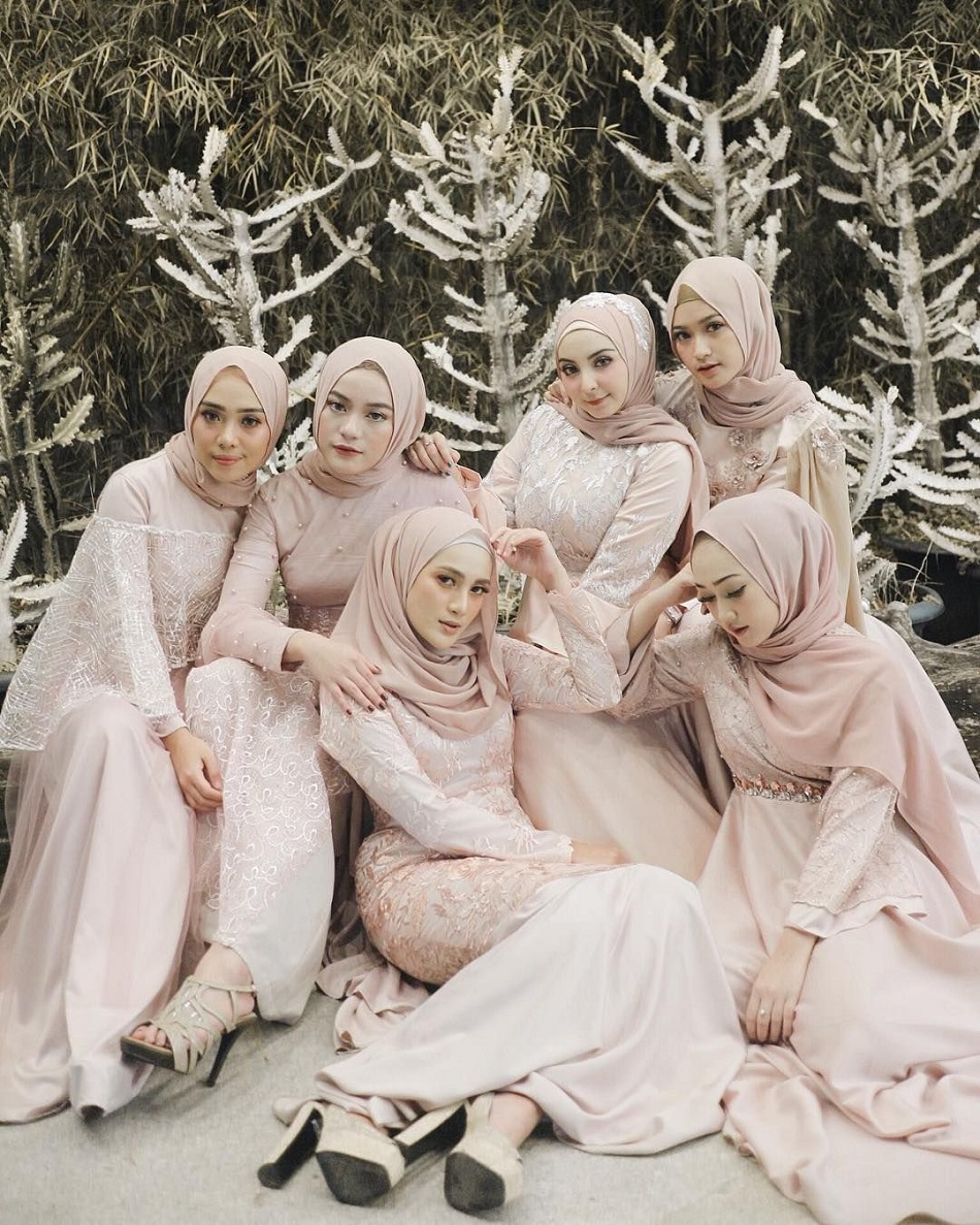 Baju Bridesmaid Hijab Stylish dan Elegan