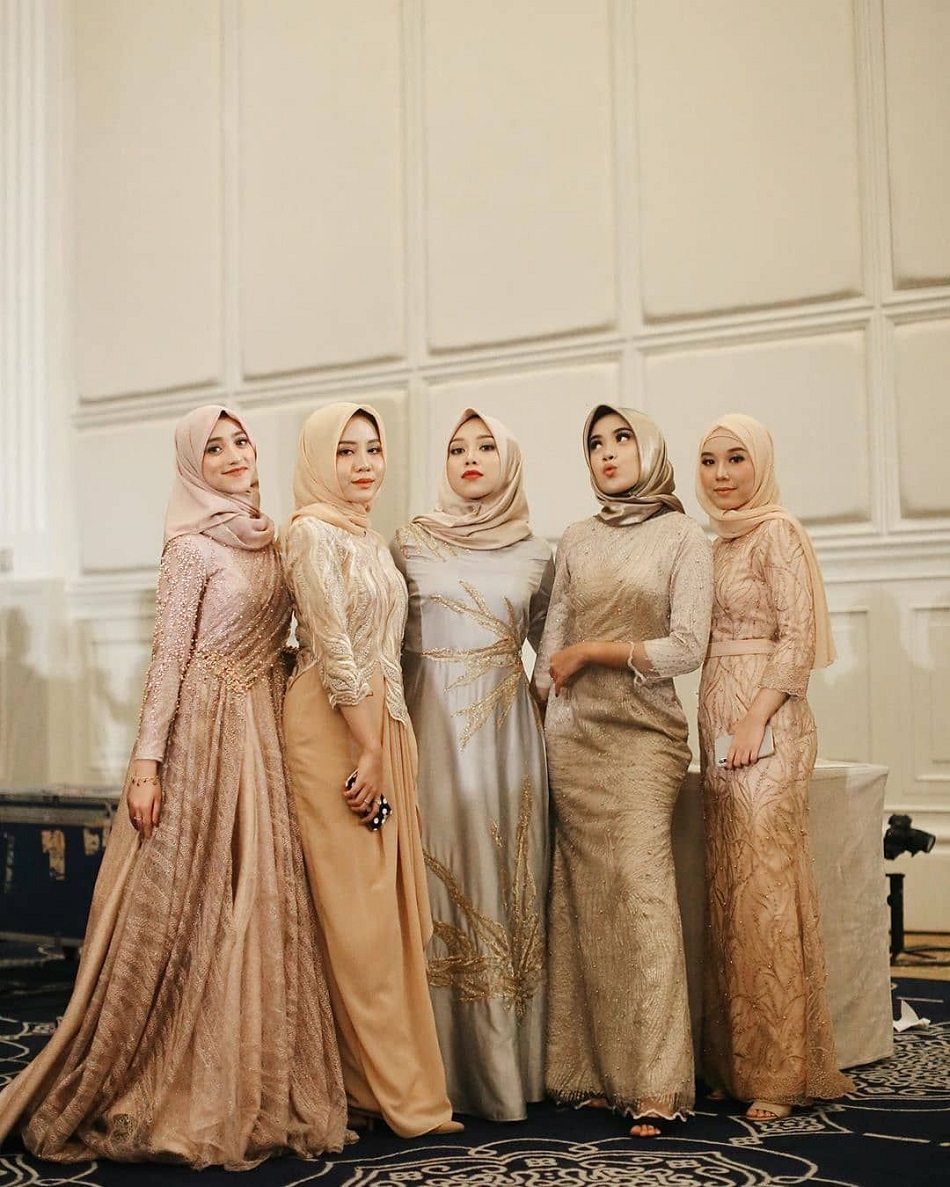 Seragam Bridesmaid Hijab Nuansa Gold