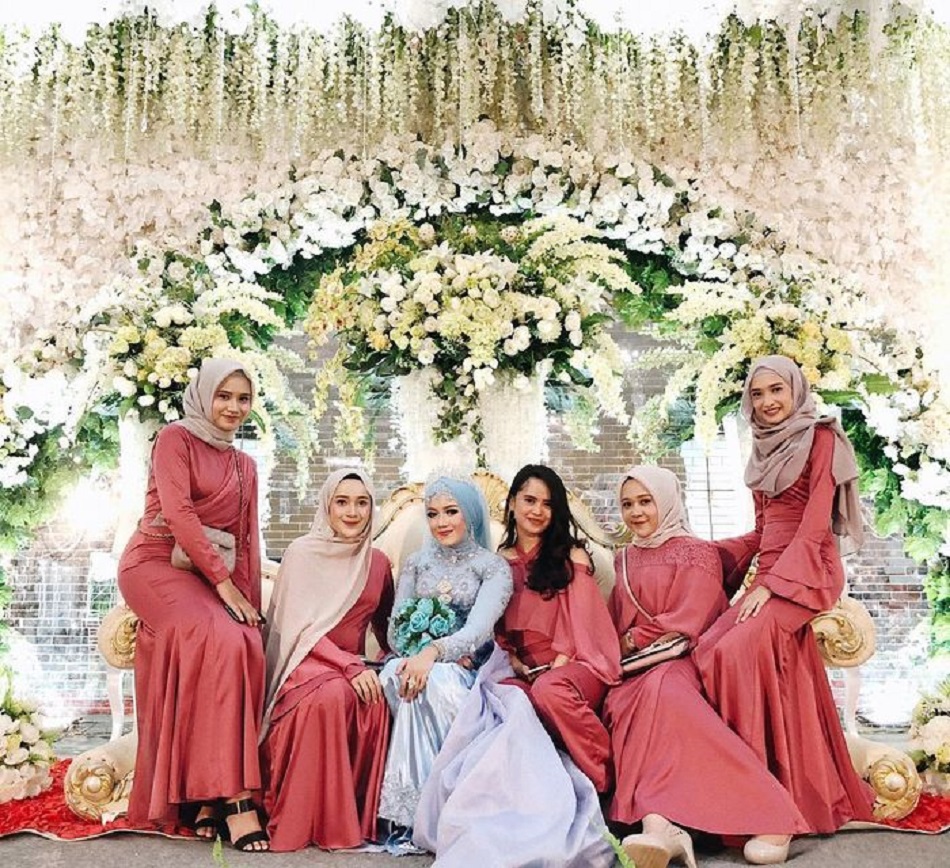 Seragam Bridesmaid Hijab Nuansa Merah