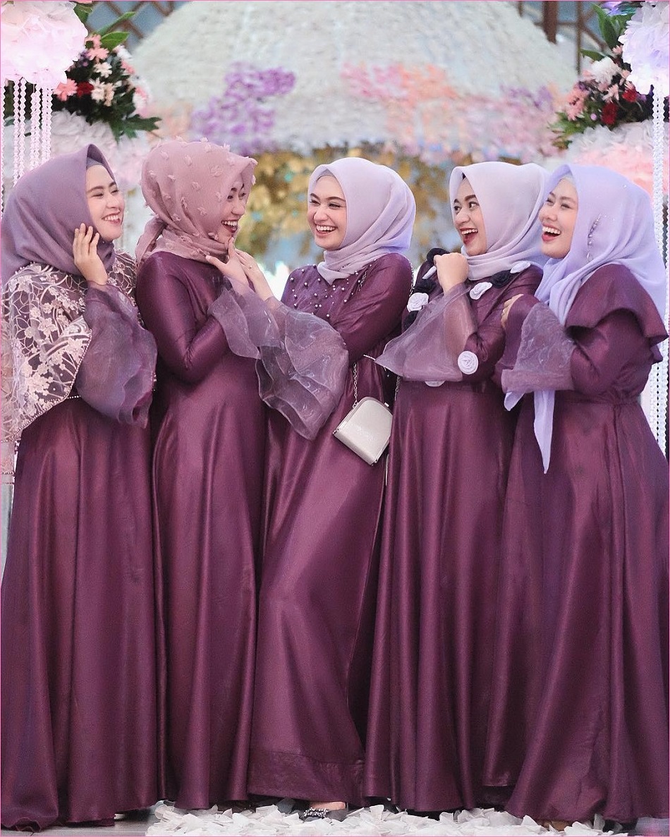 Seragam Bridesmaid Hijab Warna Ungu