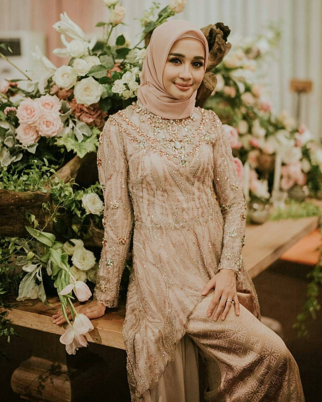 Model Baju Brokat Terbaru 2020 Untuk Remaja - 25 Model Kebaya Dress