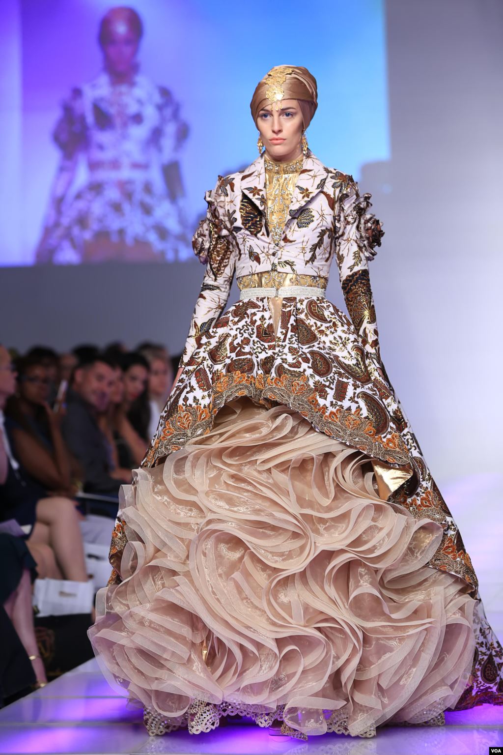 model baju pesta kombinasi batik