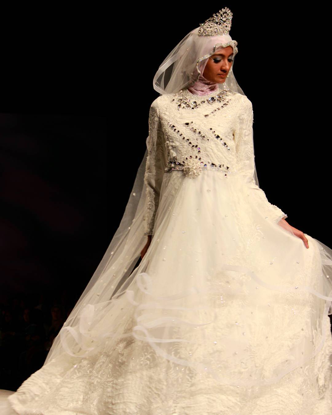Model Gaun Pengantin Muslimah Putih