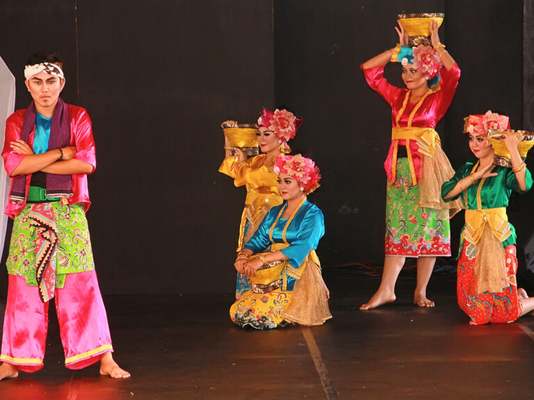 Mengenal Keunikan Tari Jaipong Tarian Khas Jawa Barat