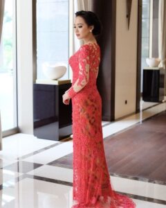 √ 30+ Model Kebaya Merah Maroon Inspirasi Terbaik 2020