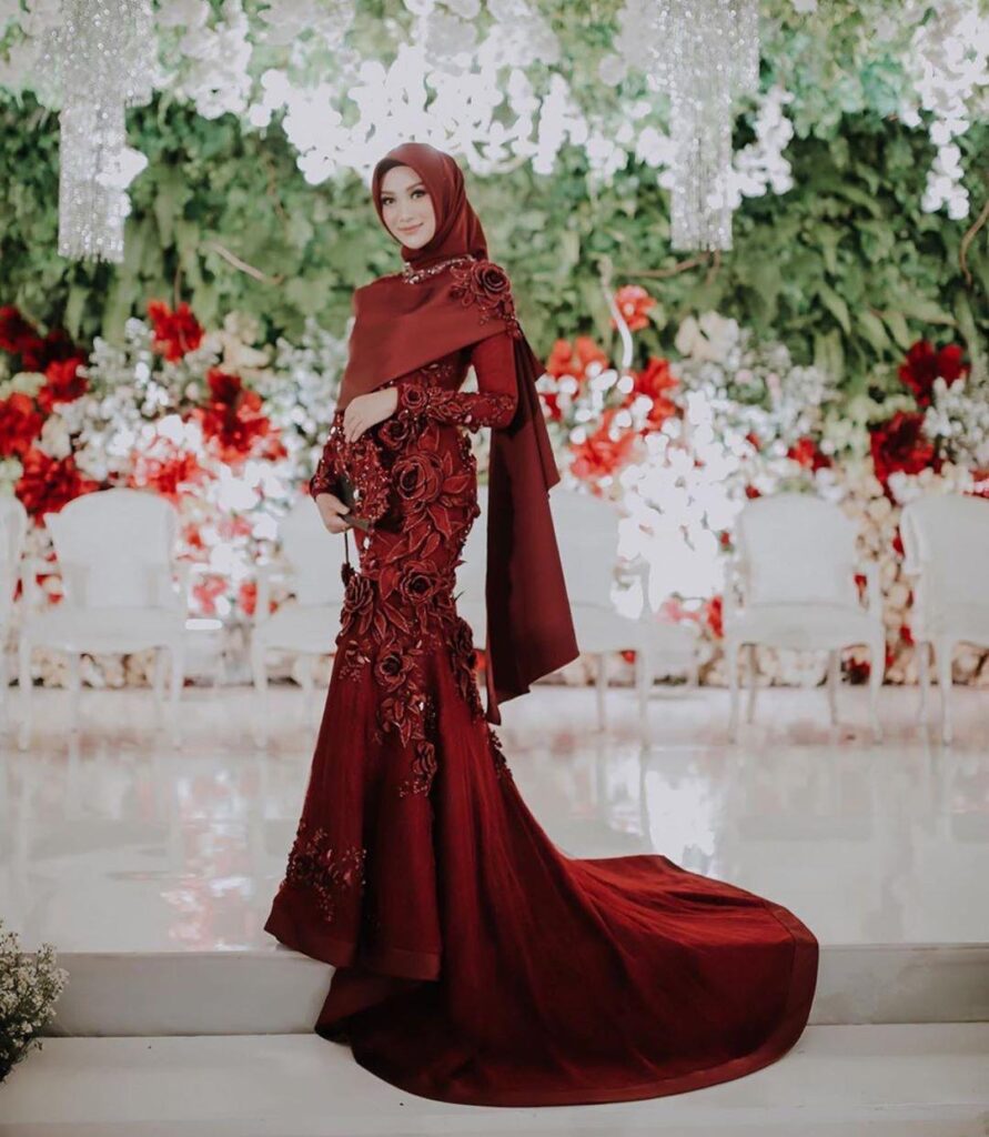 √ 30+ Model Kebaya Merah Maroon Inspirasi Terbaik 2020