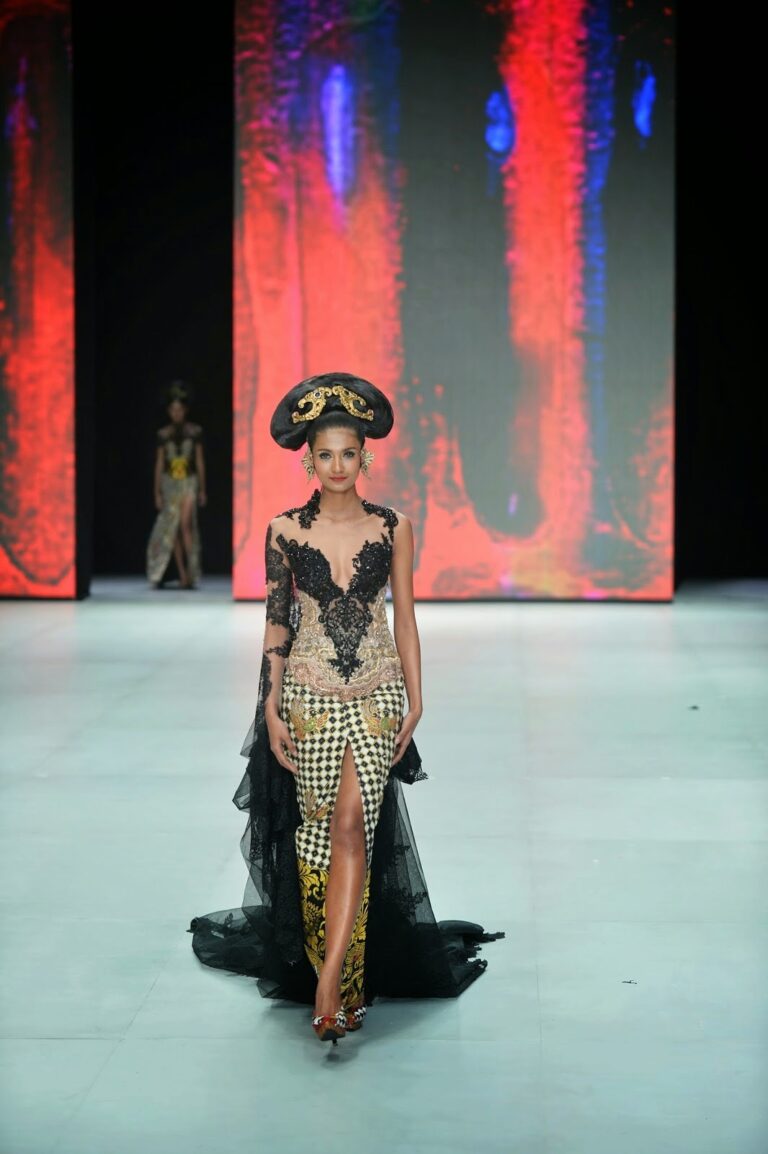 √ 60+ Model Kebaya Brokat Modern Modifikasi Terbaru 2020