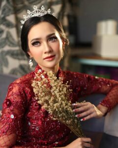 √ 30+ Model Kebaya Merah Maroon Inspirasi Terbaik 2020