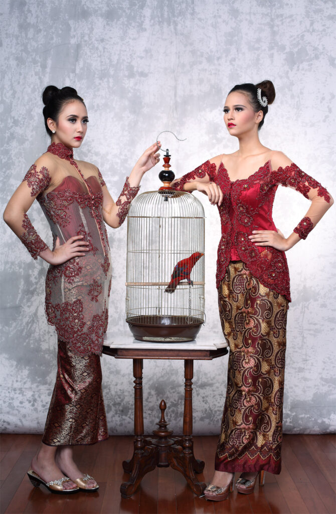 √ 30+ Model Kebaya Merah Maroon Inspirasi Terbaik 2020