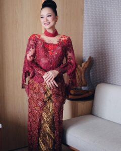 √ 30+ Model Kebaya Merah Maroon Inspirasi Terbaik 2020