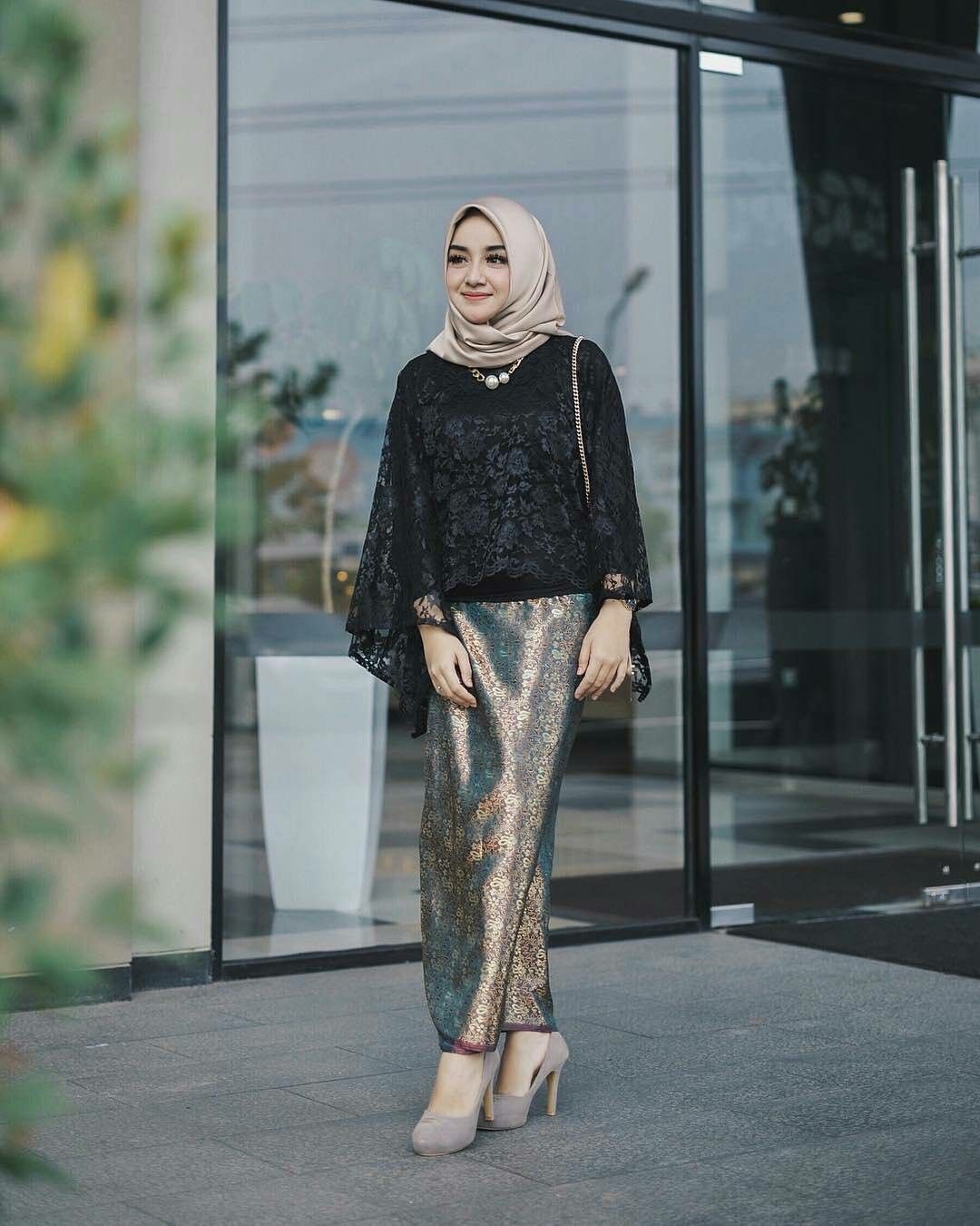 Model Baju Kebaya Brokat Kombinasi Batik