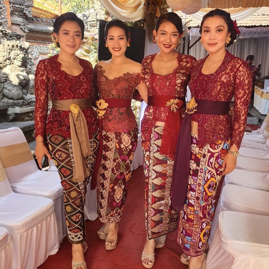 √ 45+ Model Kebaya Bali Modern Brokat Modifikasi Anti Norak!