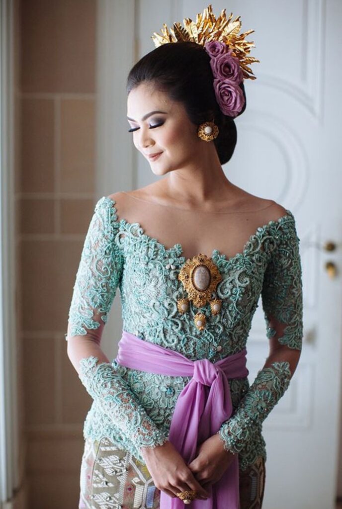 √ 45+ Model Kebaya Bali Modern Brokat Modifikasi Anti Norak!