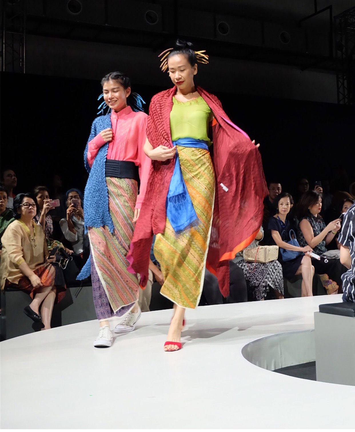 Baju batik kombinasi gaun ala kembang desa