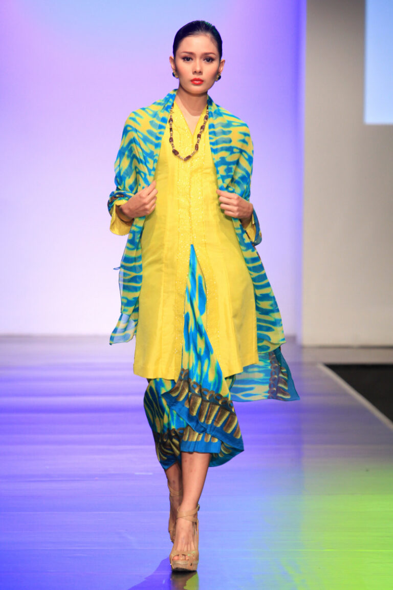 √ 60+ Model Kebaya Kartini Modern Brokat Hijab Terbaru 2020