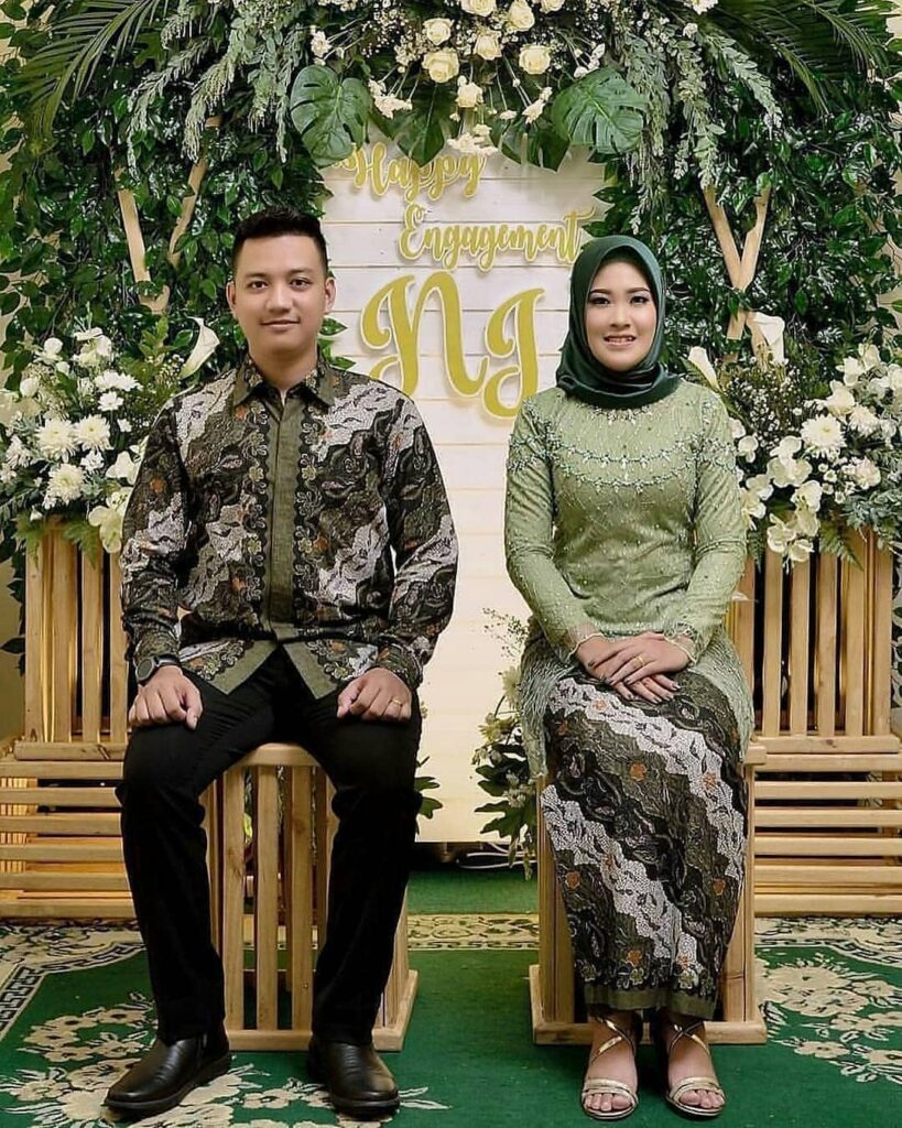   60 Model  Kebaya  Batik  Modern Kombinasi  Terbaru 2022