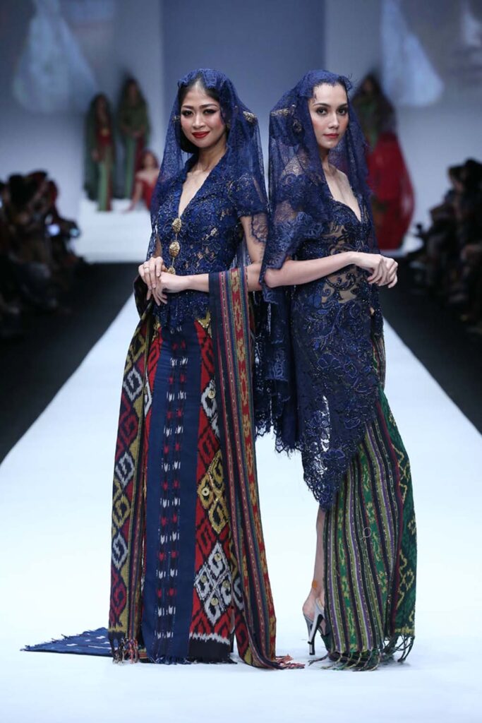 √ 60+ Model Kebaya Kartini Modern Brokat Hijab Terbaru 2020