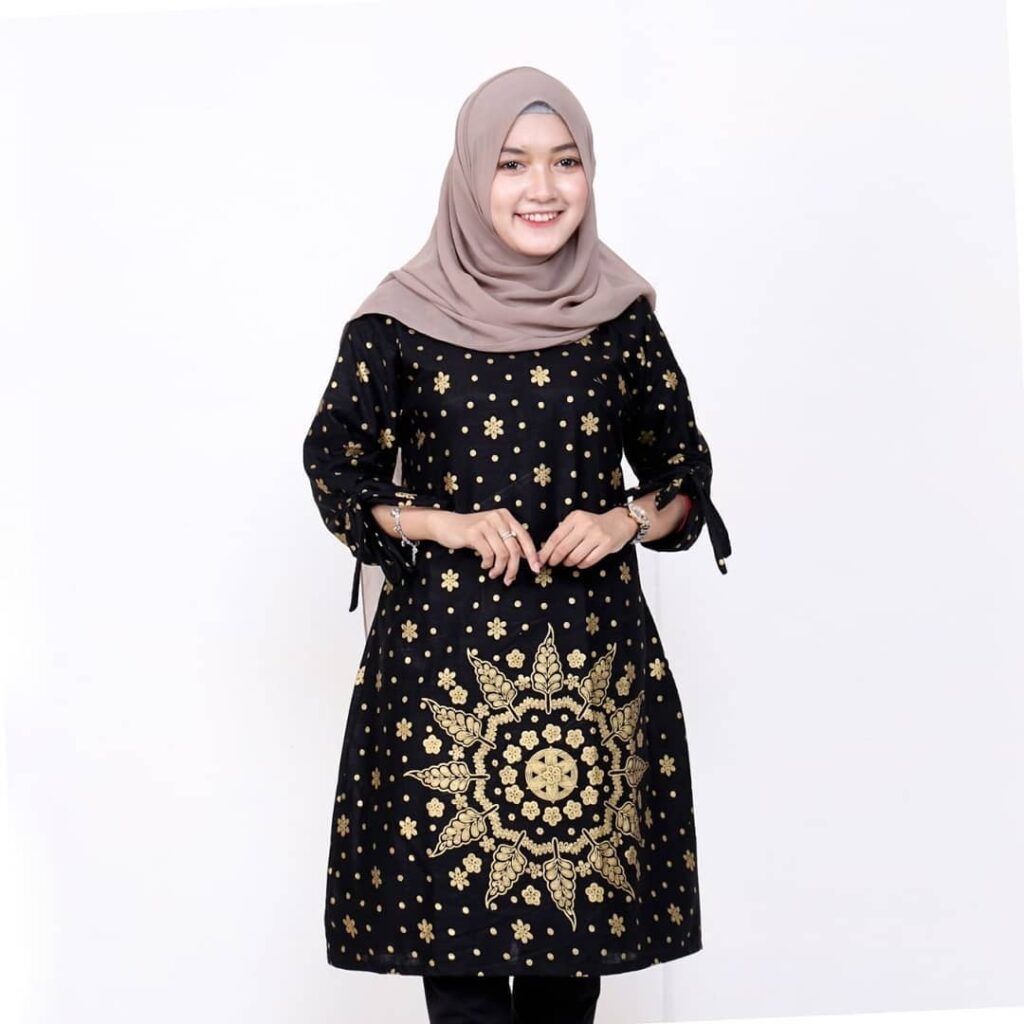 √ 45+ Model Tunik Batik : Modern, Elegan, Kerja & Kombinasi