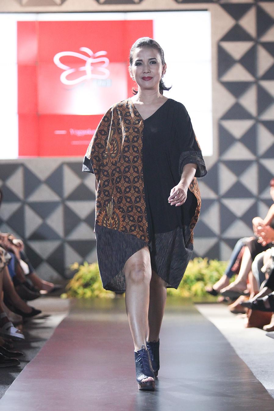 Model baju batik kombinasi polos