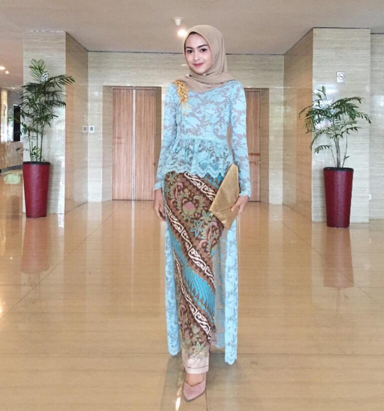 √ 60 Model Kebaya Kartini Modern Brokat Hijab Terbaru 2020