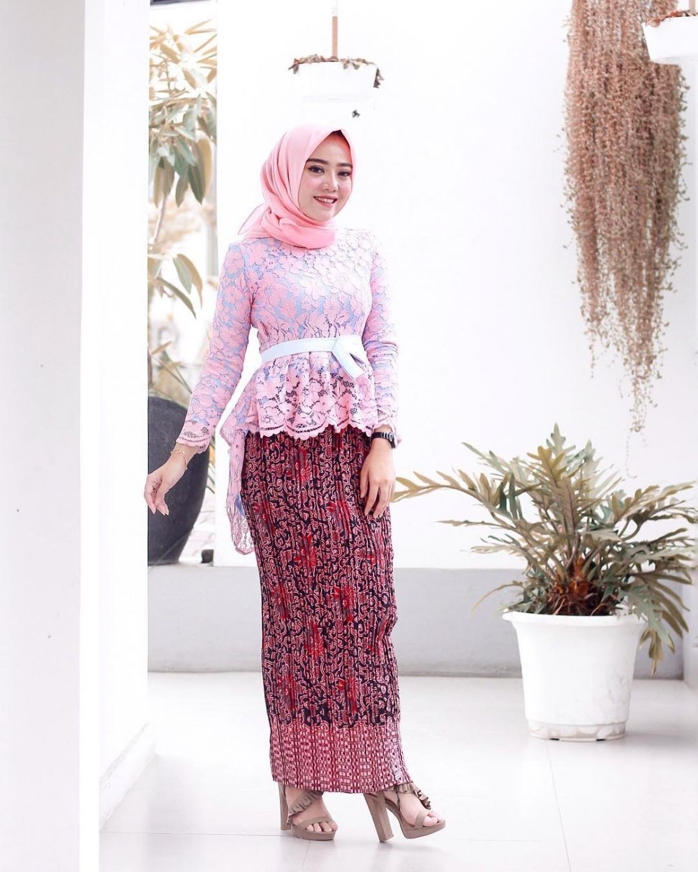   60 Model Kebaya  Kartini  Modern Brokat  Hijab Terbaru 2022