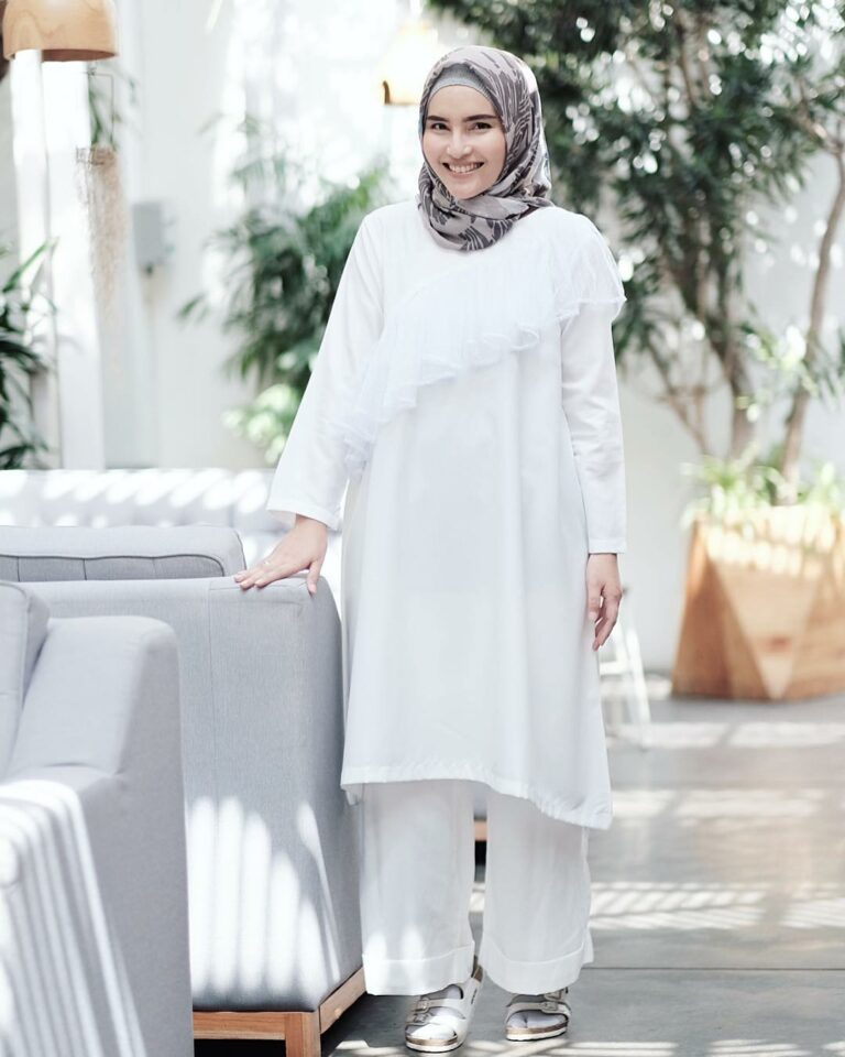 √ 45+ Model Gamis Putih Polos Kombinasi Terbaru 2020