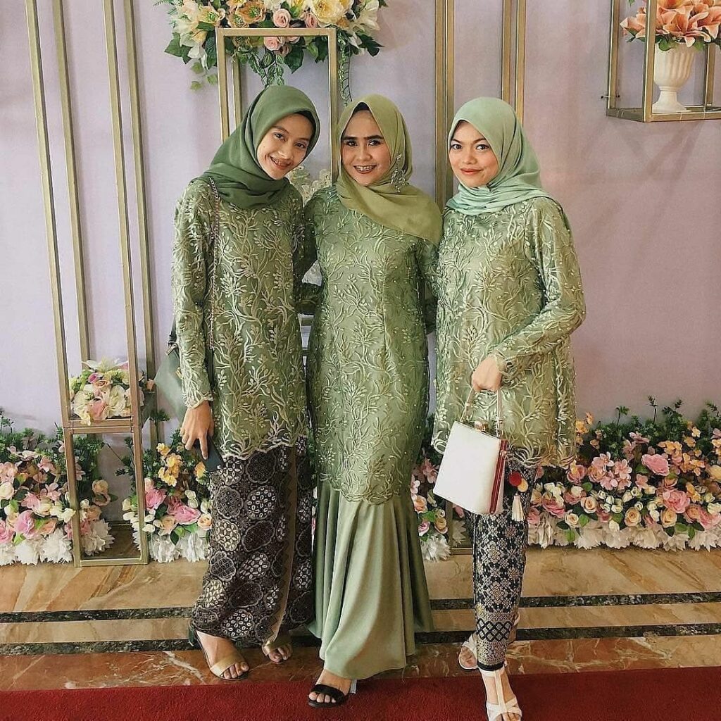 √ 60+ Model Gamis Pesta Mewah, Brokat, Modern Terbaru 2020 - Bergaya