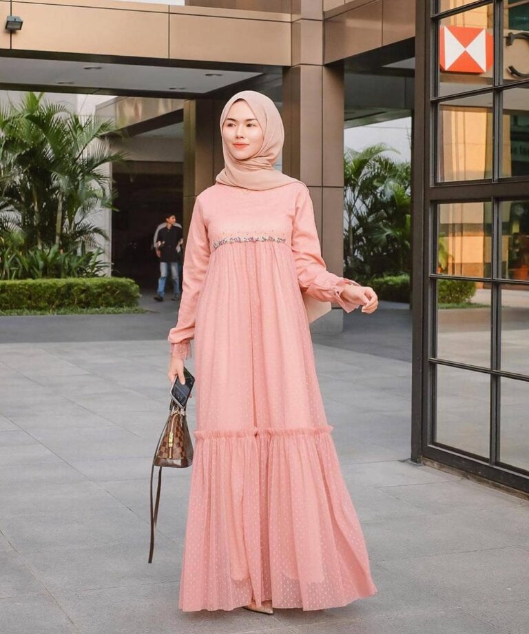 √ 60+ Model Gamis Pesta Mewah, Brokat, Modern Terbaru 2020 - Bergaya