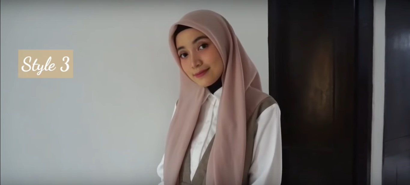 Tutorial Hijab Satin Segi Empat