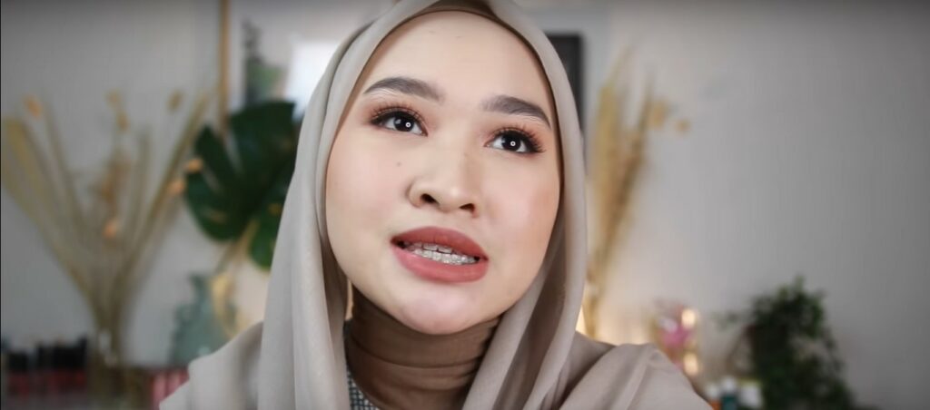 √ 10 Tutorial Hijab Segi Empat Simple Tapi Tetap Modis