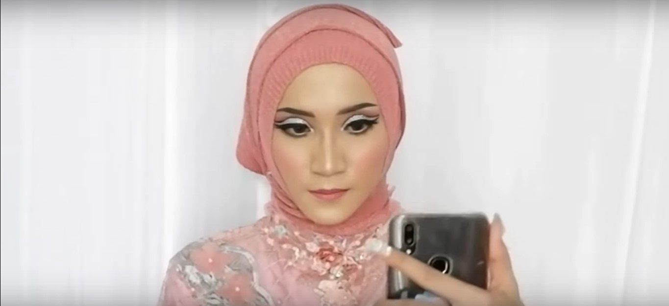 Tutorial Hijab Segi Empat Untuk Baju Kebaya