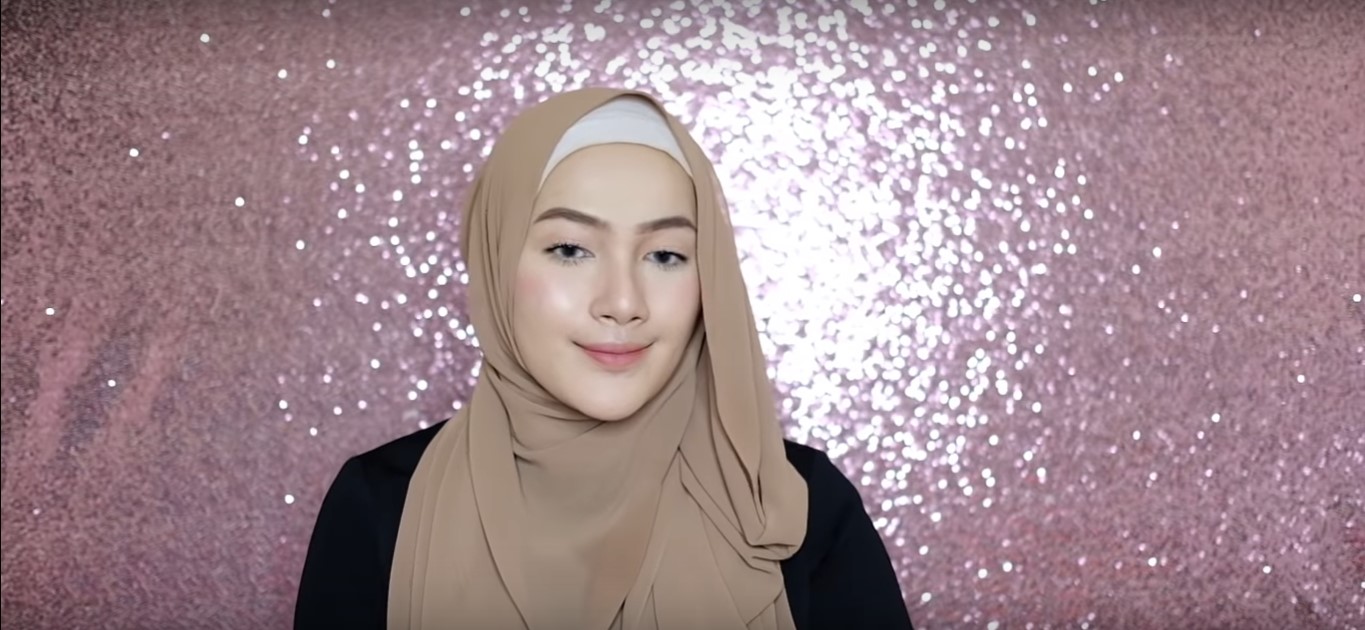 30 Tutorial Hijab Simple Modis Untuk Sehari Hari Bergaya