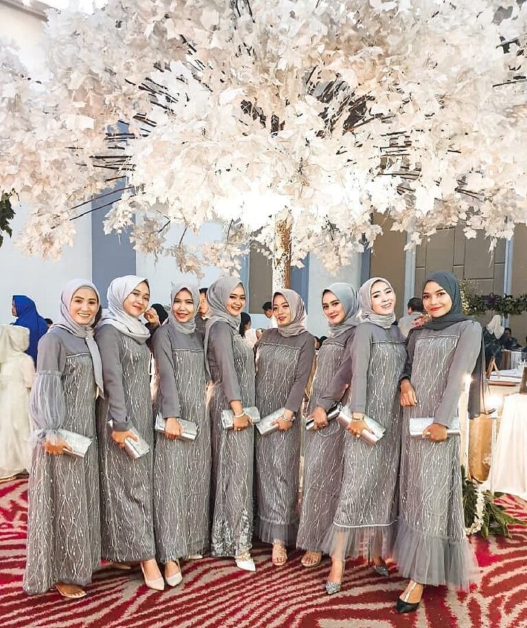 √ 45+ Model Dress Bridesmaid Hijab Modern & Elegan 2020